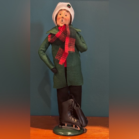 RARE-EUC Vintage BYERS' CHOICE 1995 Woman w/ Ice Skates Signed/Numbered: 52/100 - Picture 1 of 8